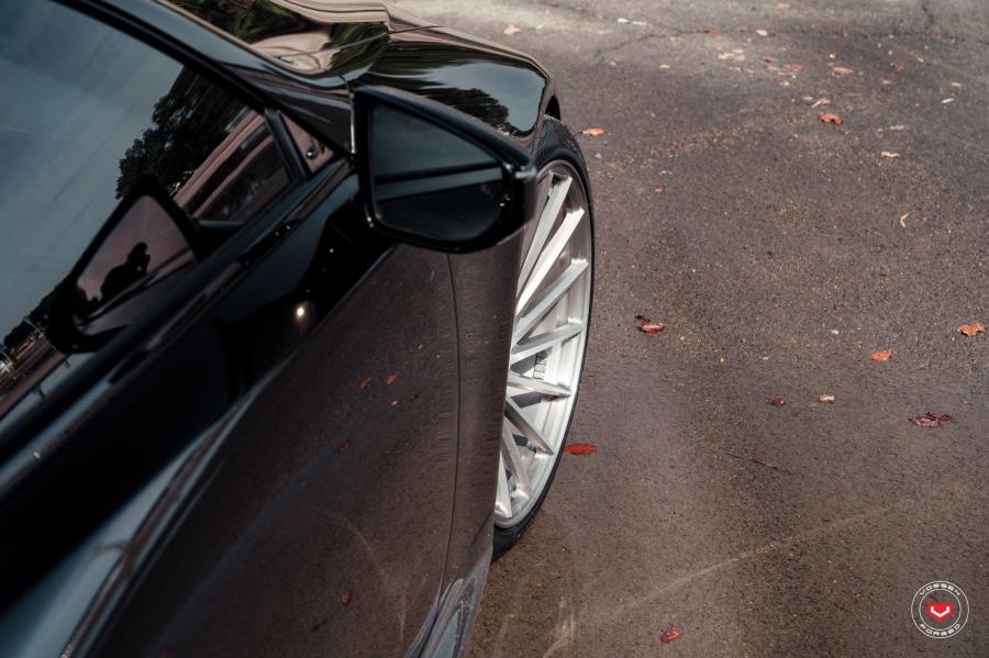 Детали экстерьера Lexus LC500 Obsidian on Vossen Wheels (VPS-305T) 2019 года  (фото 11 из 18)